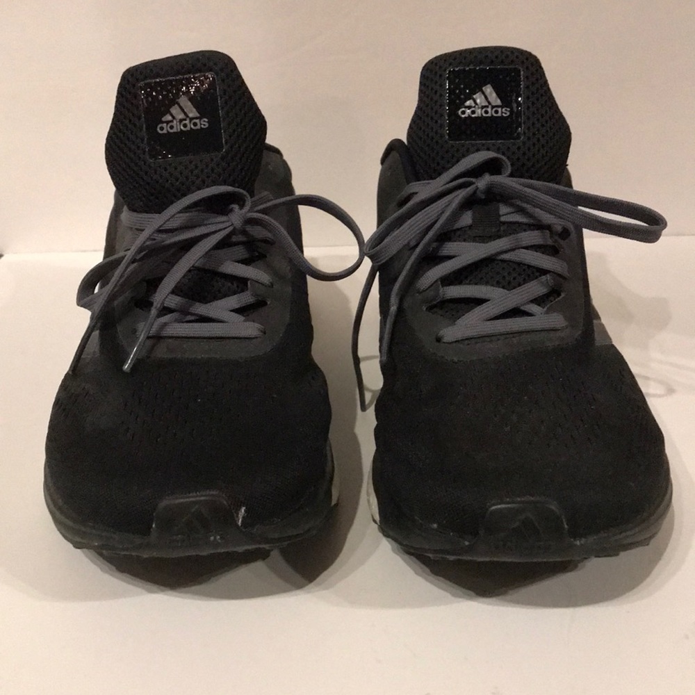 Adidas Boost Athletic Shoes Size 11 EUC👟👟